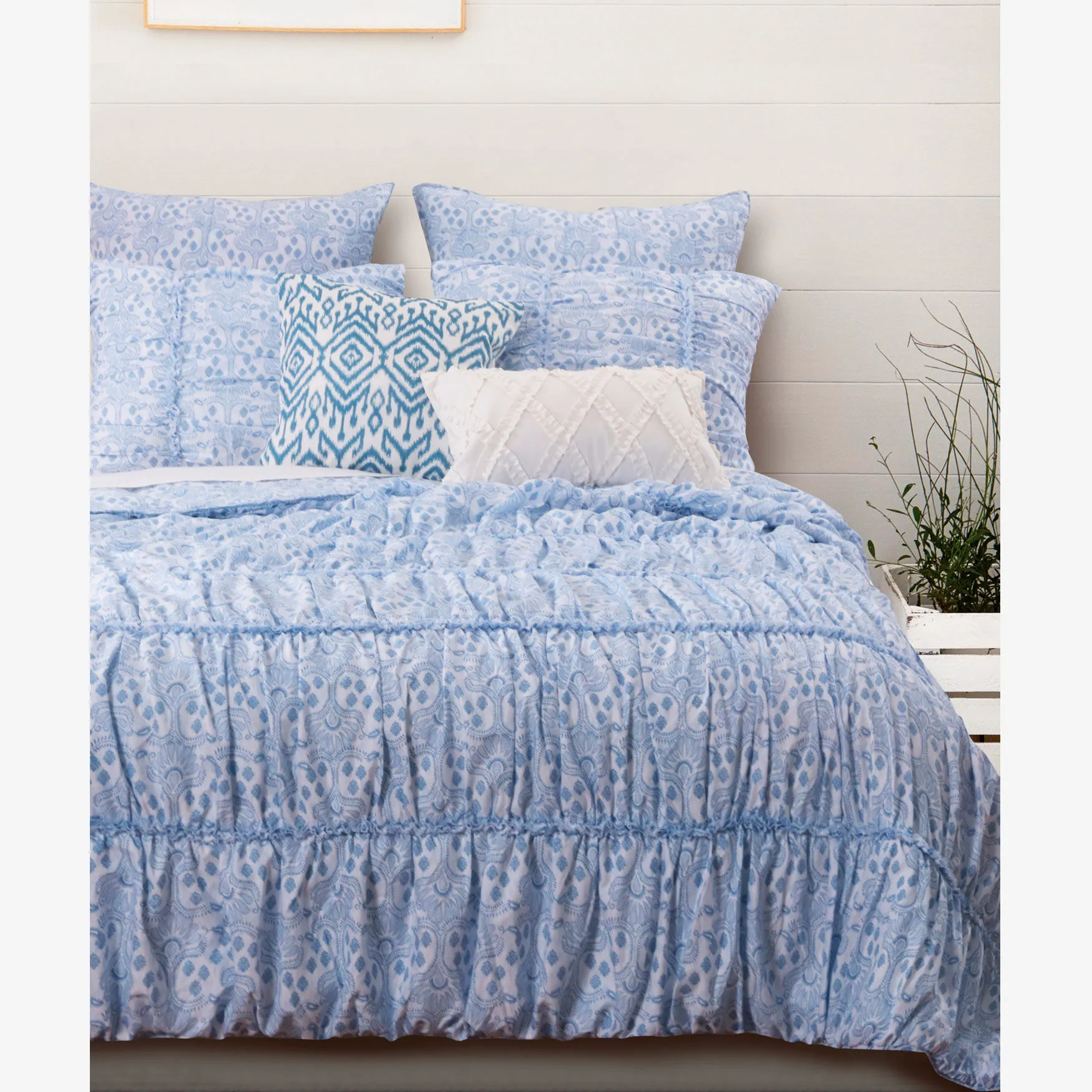 Helena Ruffle Quilt Set 