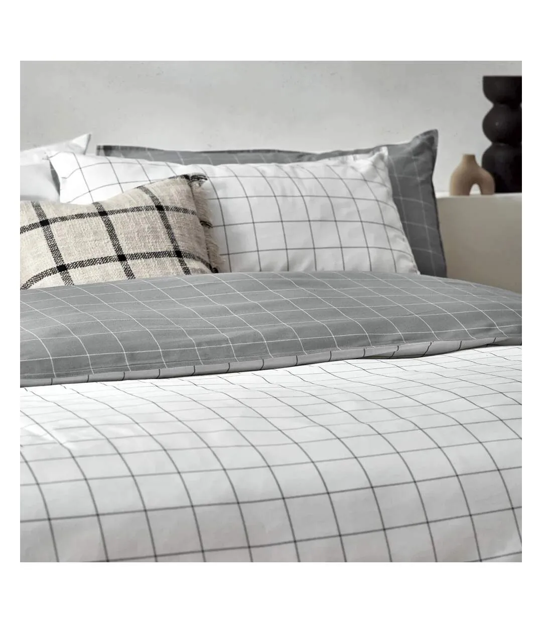 Howarth reversible checked duvet cover set white/black Yard