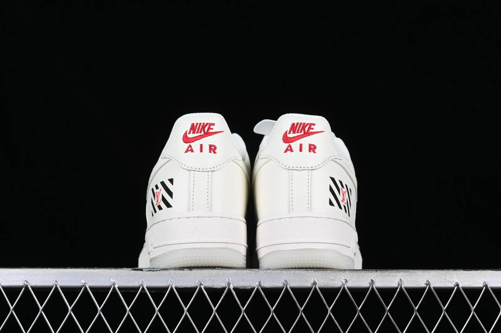 Nike Air Force 1 07 Low Off White Red Black BS6055-825