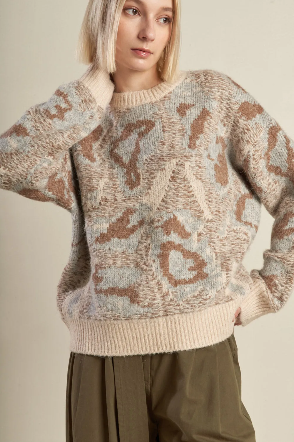 PROMINENT CHARM PULLOVER SWEATER TOP